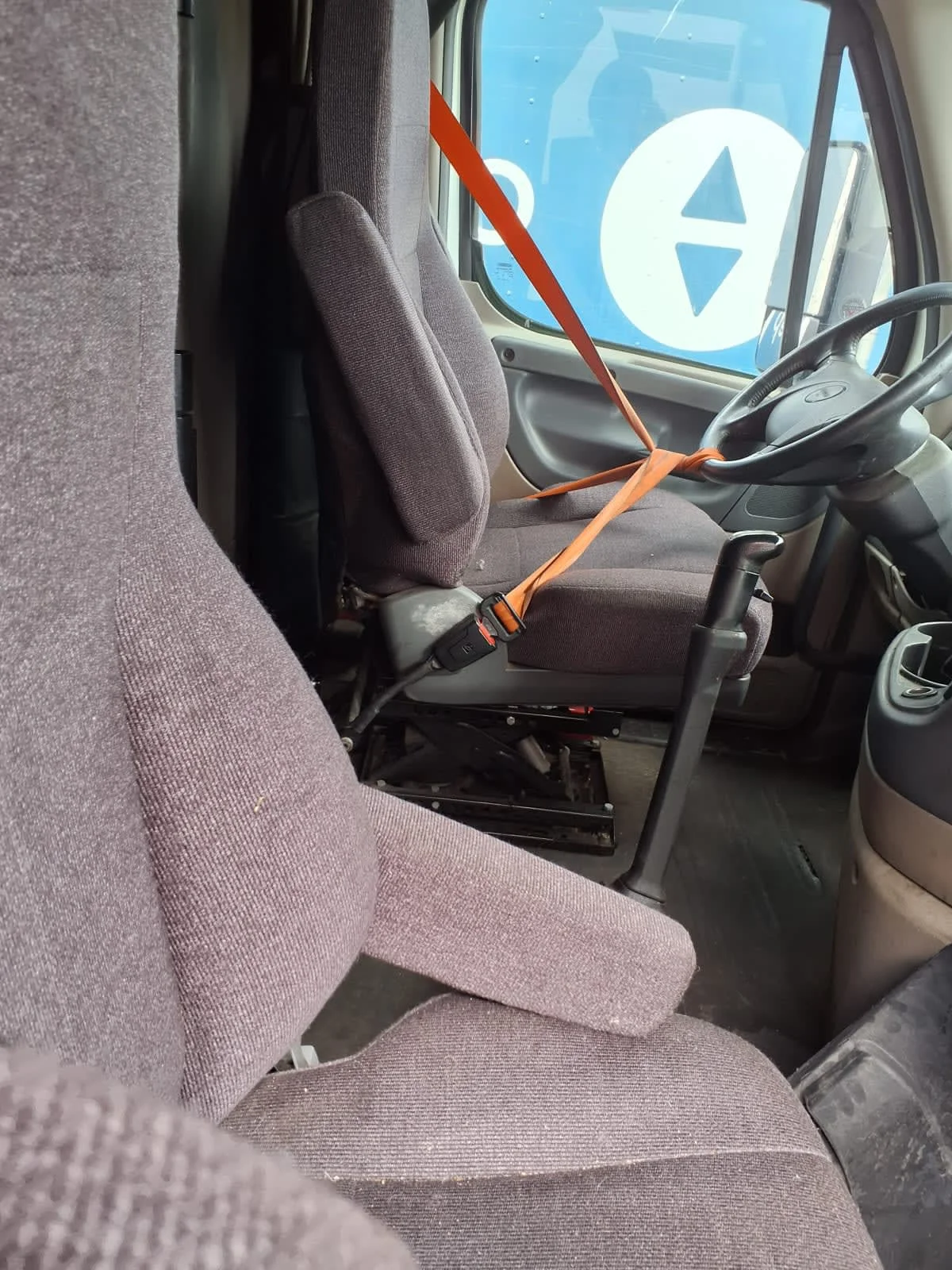 2020 Freightliner Cascadia - image 7