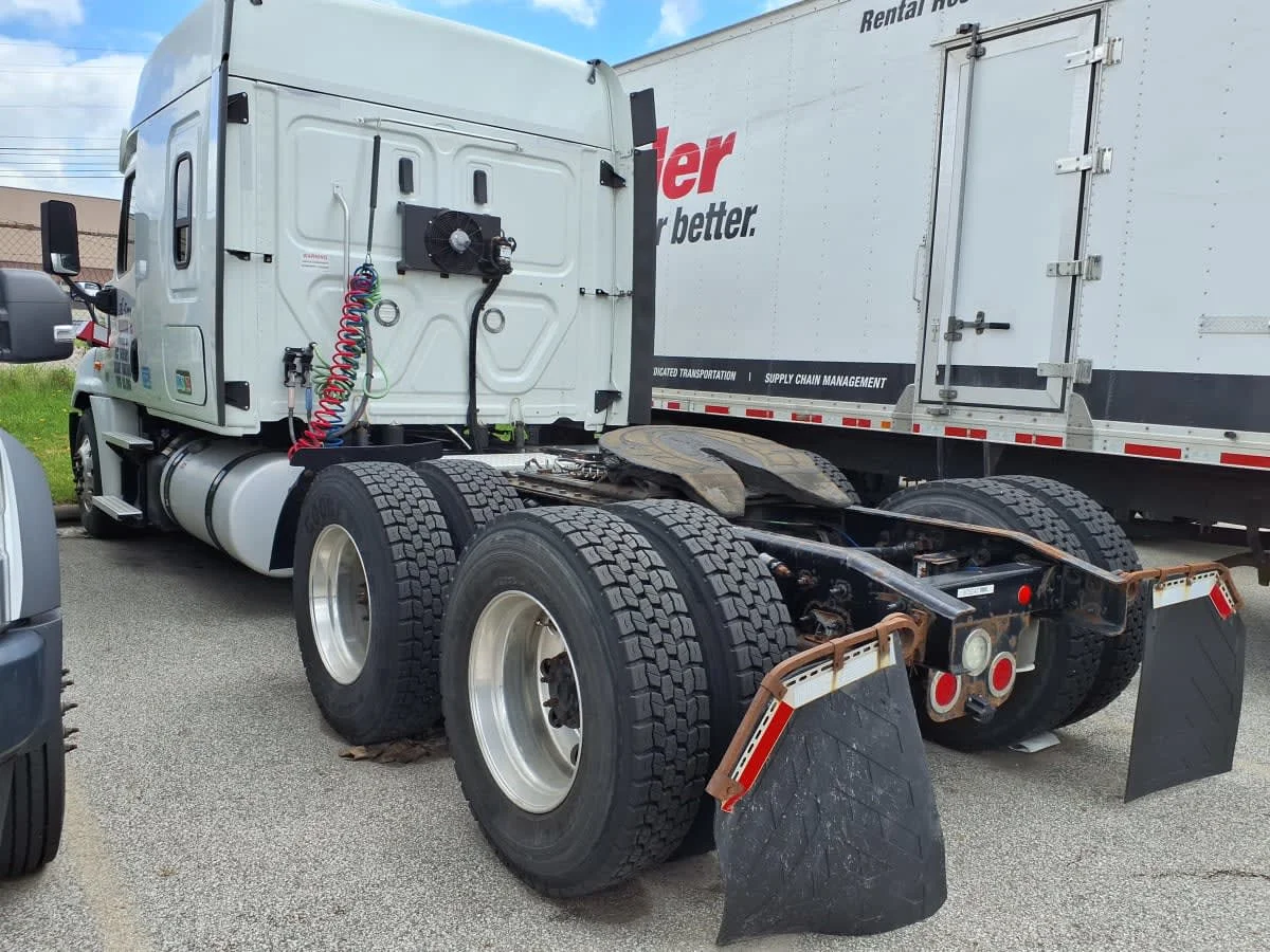 2020 Freightliner Cascadia - image 6