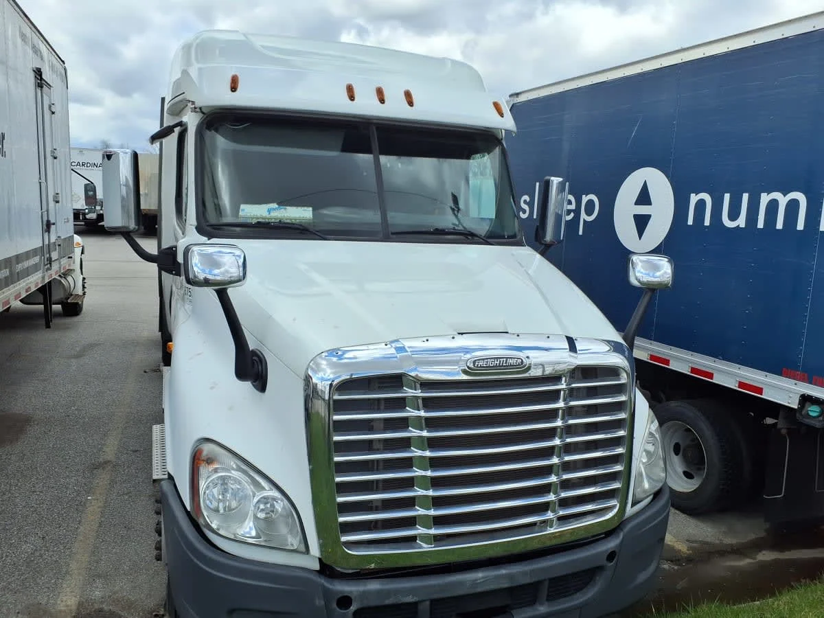 2020 Freightliner Cascadia in Cleveland, OH — photo 2