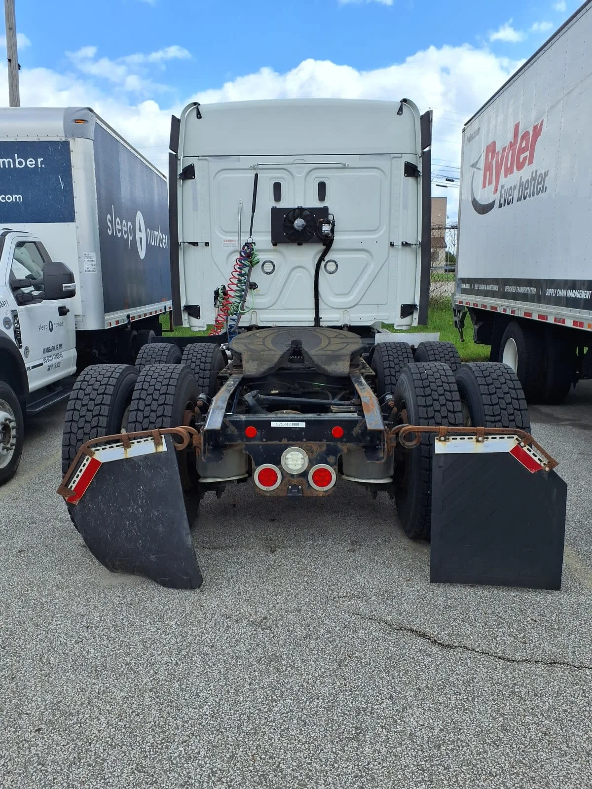 2020 Freightliner Cascadia in Cleveland, OH — photo 5