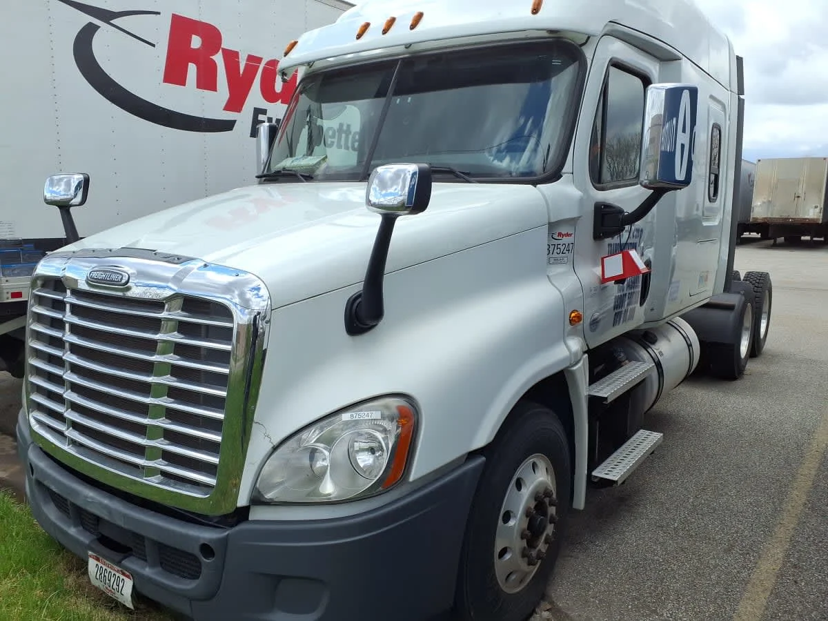 2020 Freightliner Cascadia in Cleveland, OH — photo 3