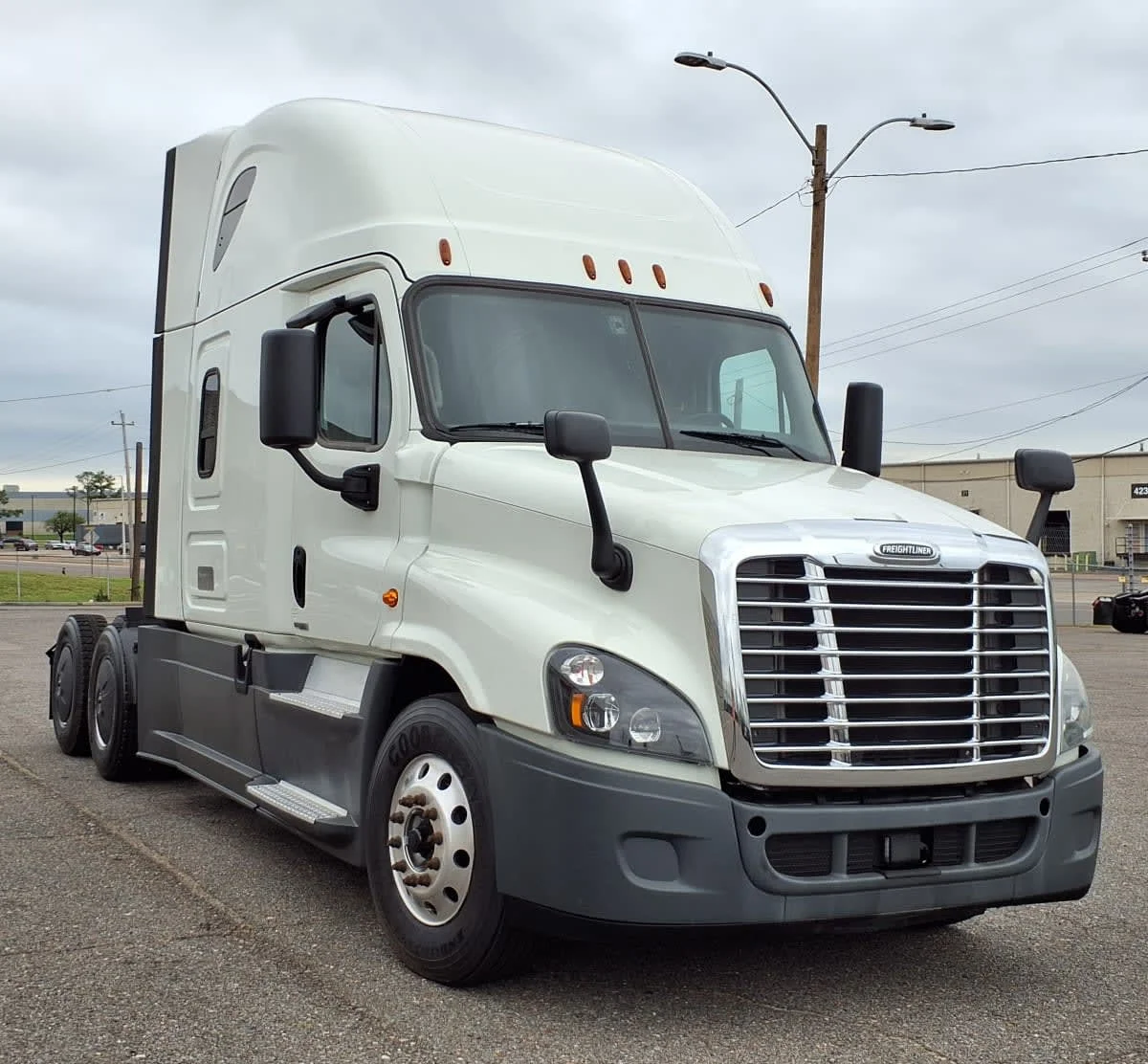2020 Freightliner Cascadia in Memphis, TN — photo 3