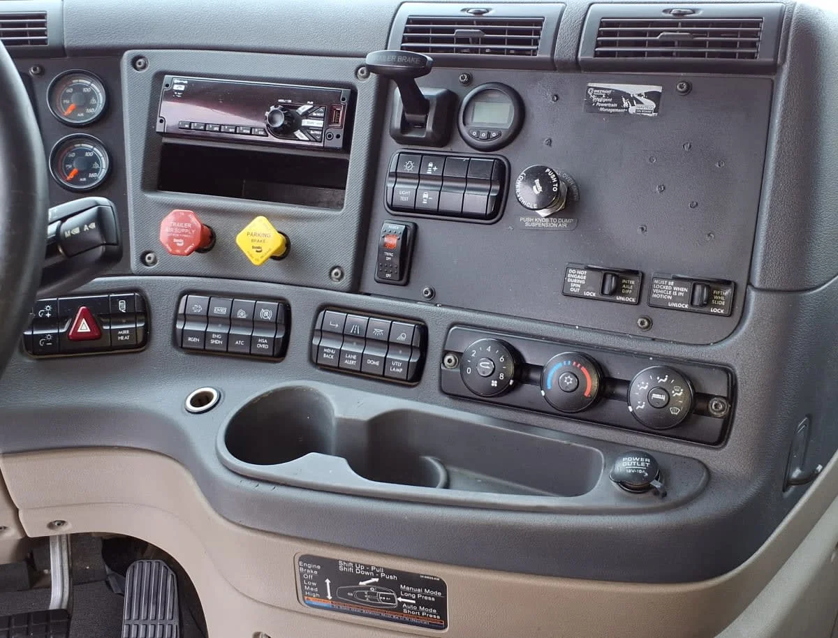 2020 Freightliner Cascadia in Memphis, TN — photo 12