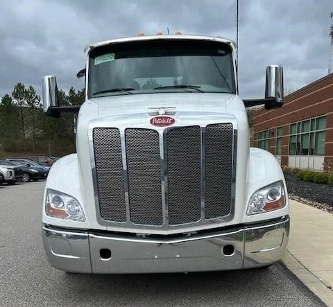 2025 Peterbilt 579 in Broadview Hts, OH — photo 4