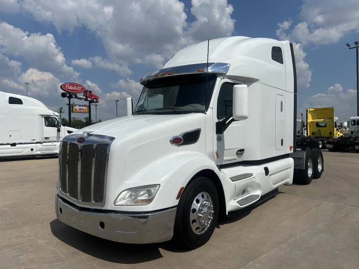 2020 Peterbilt 579 - image 2