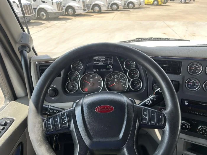 2020 Peterbilt 579 - image 38