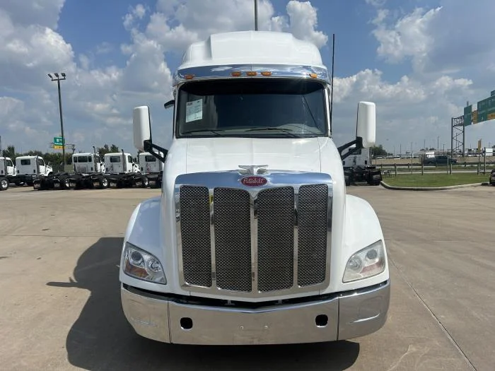 2020 Peterbilt 579 - image 9