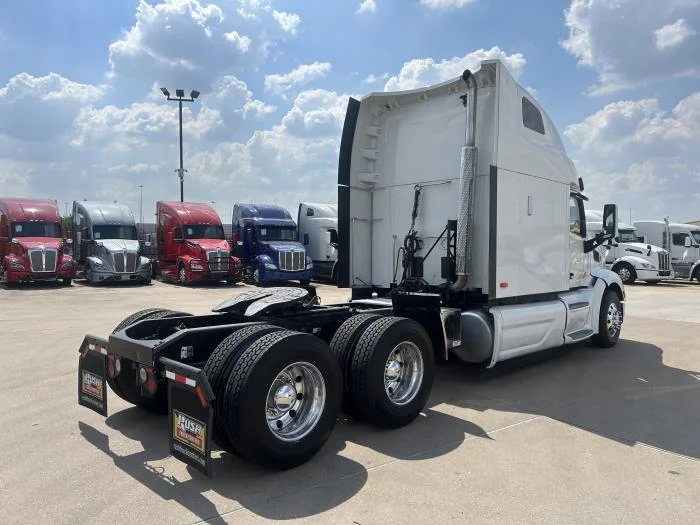 2020 Peterbilt 579 - image 6