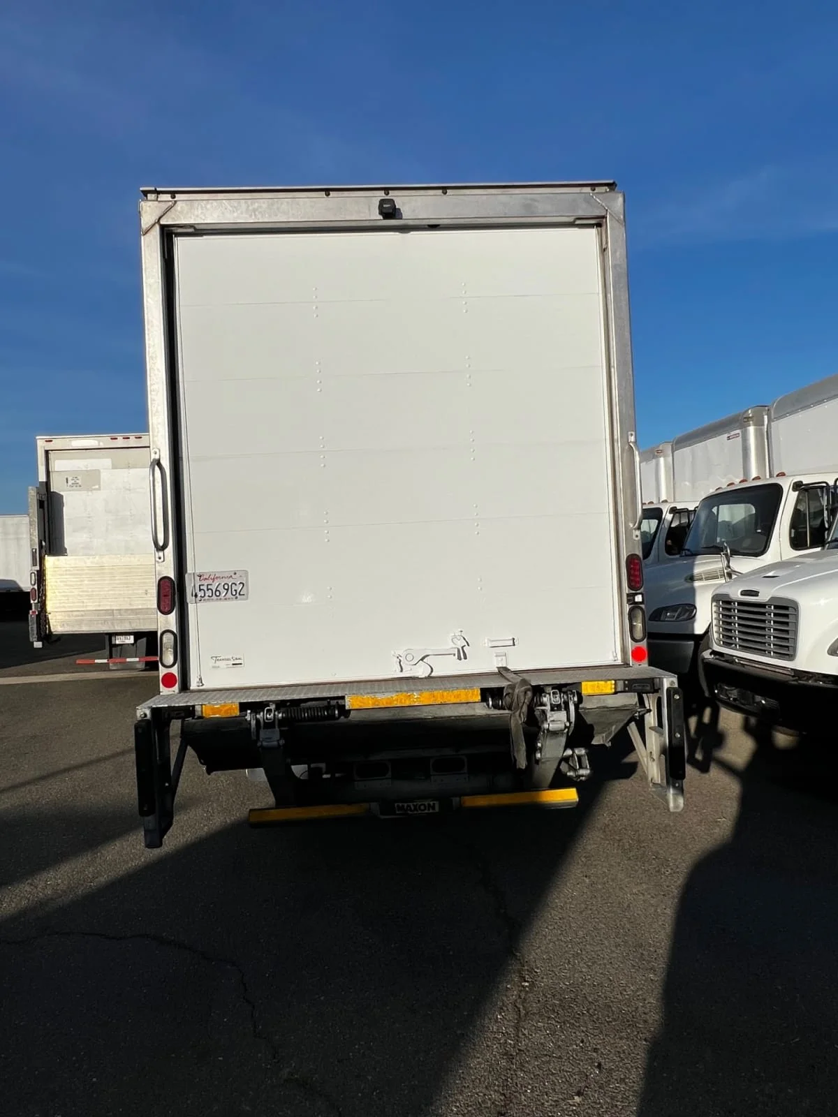 2018 International 4300 - image 5