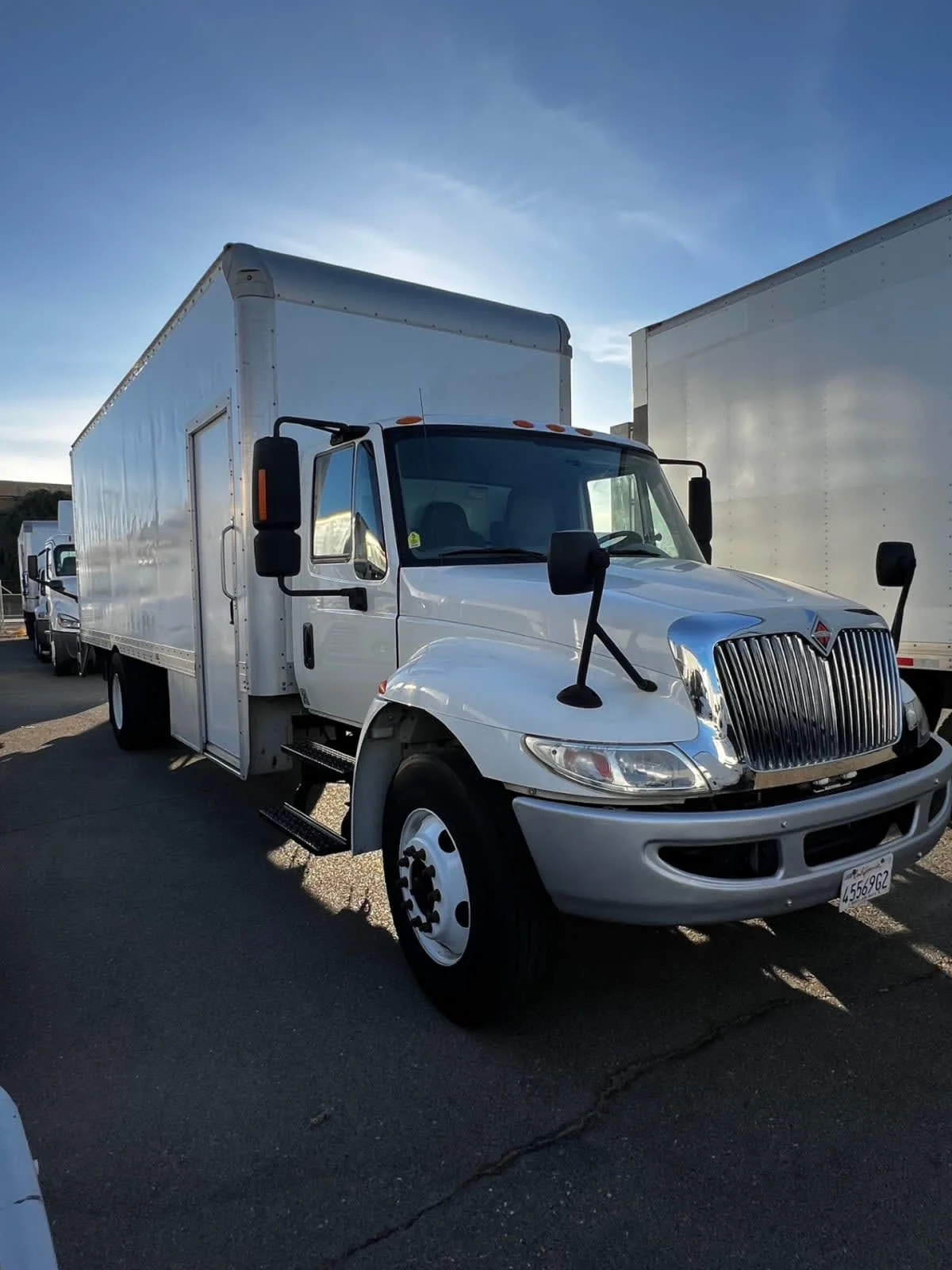 2018 International 4300 - image 3