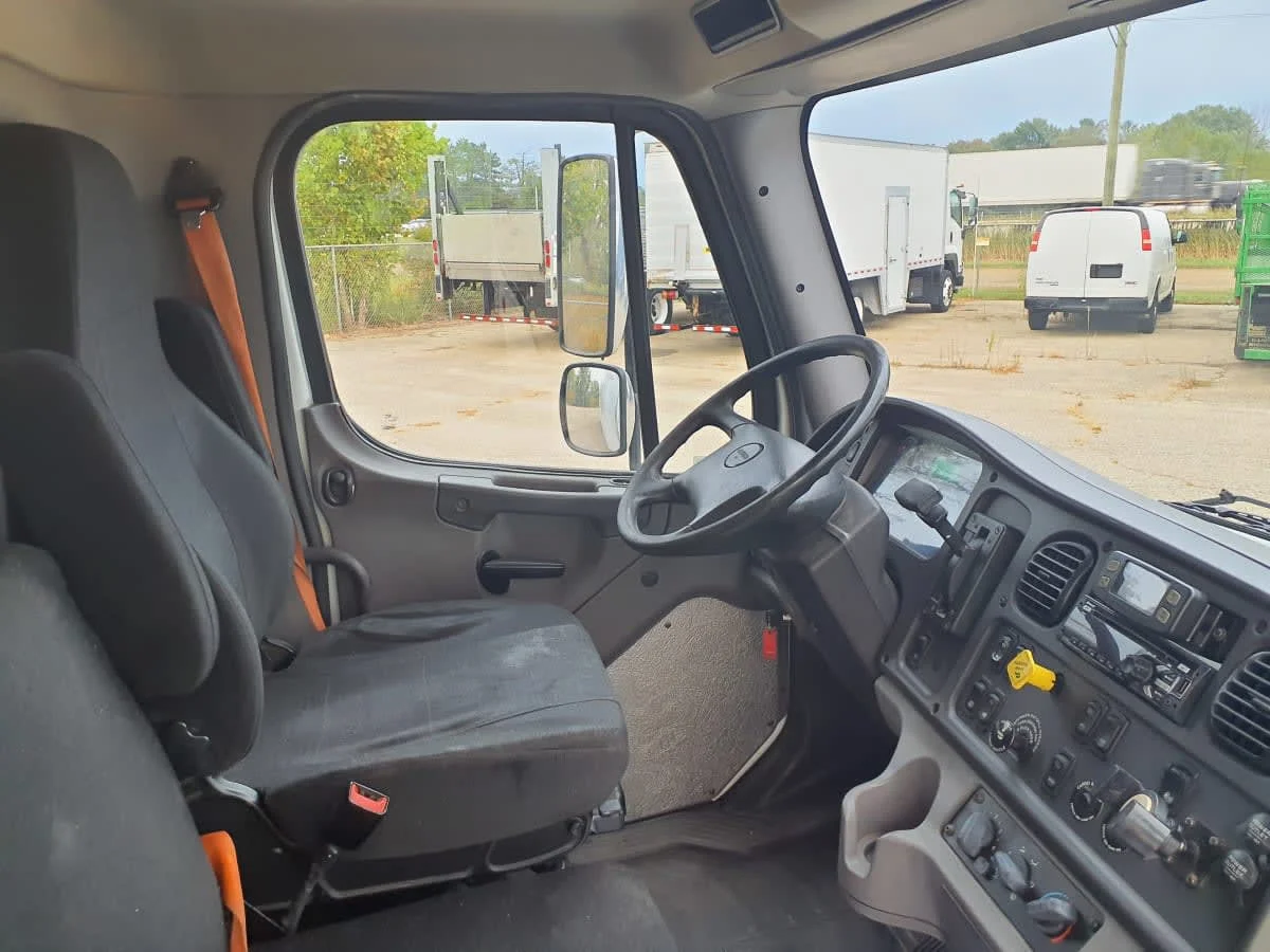2018 Freightliner M2 106 in Wayland, MI — photo 7
