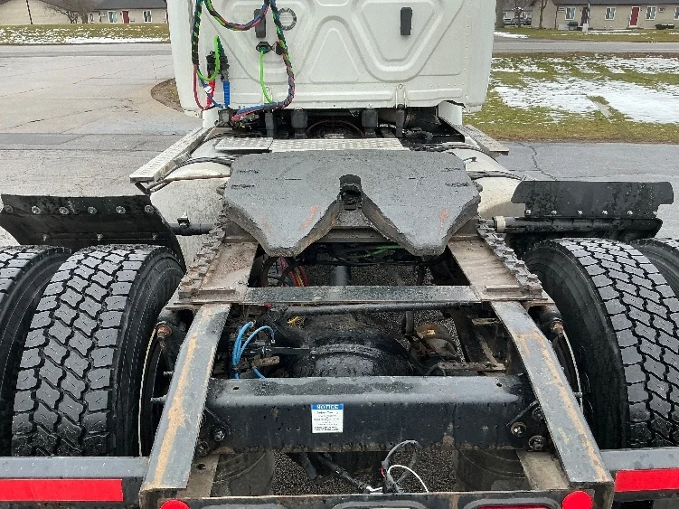 2020 Freightliner Cascadia - image 6