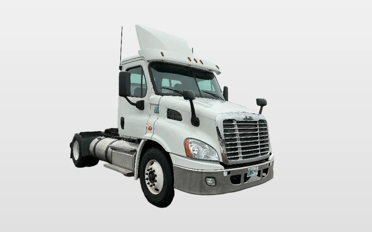 2020 Freightliner Cascadia - image 1
