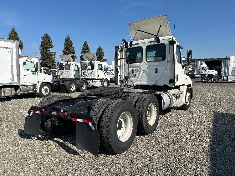 2019 Freightliner Cascadia in West Sacramento, CA — photo 7