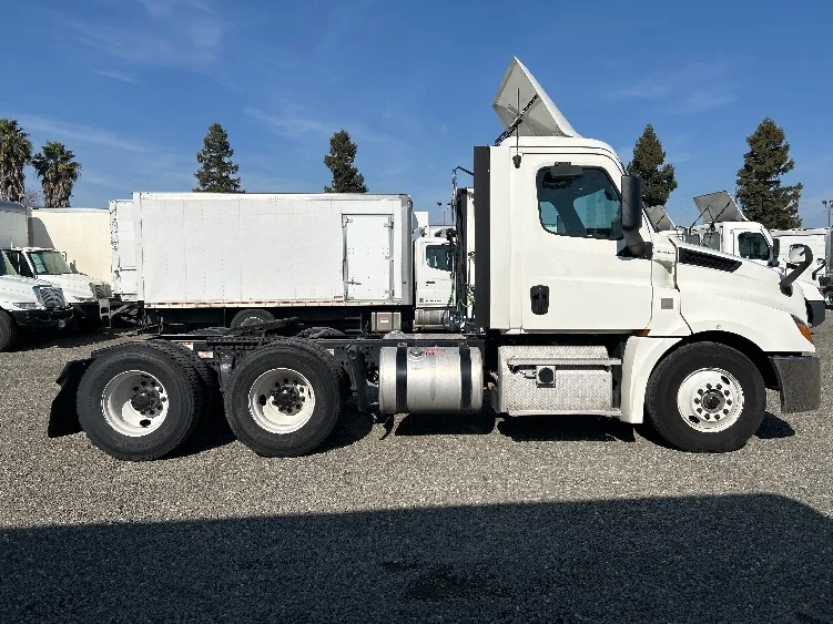 2019 Freightliner Cascadia in West Sacramento, CA — photo 8