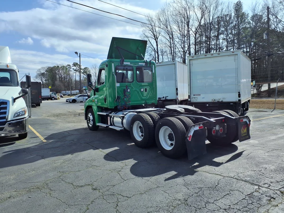 2020 Freightliner Cascadia in Doraville, GA — photo 6