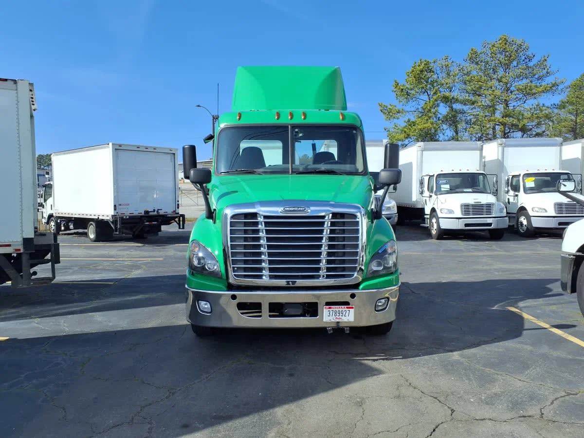 2020 Freightliner Cascadia in Doraville, GA — photo 2