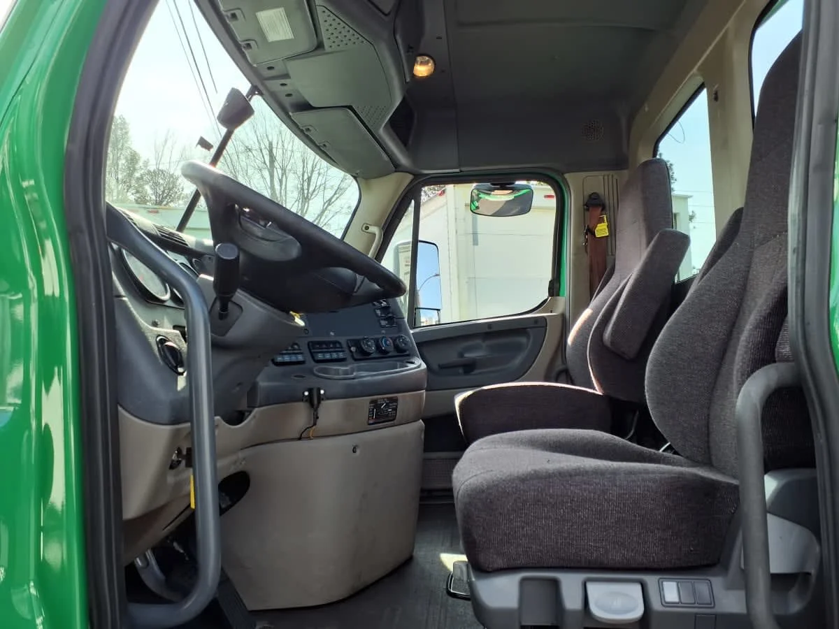 2020 Freightliner Cascadia in Doraville, GA — photo 7