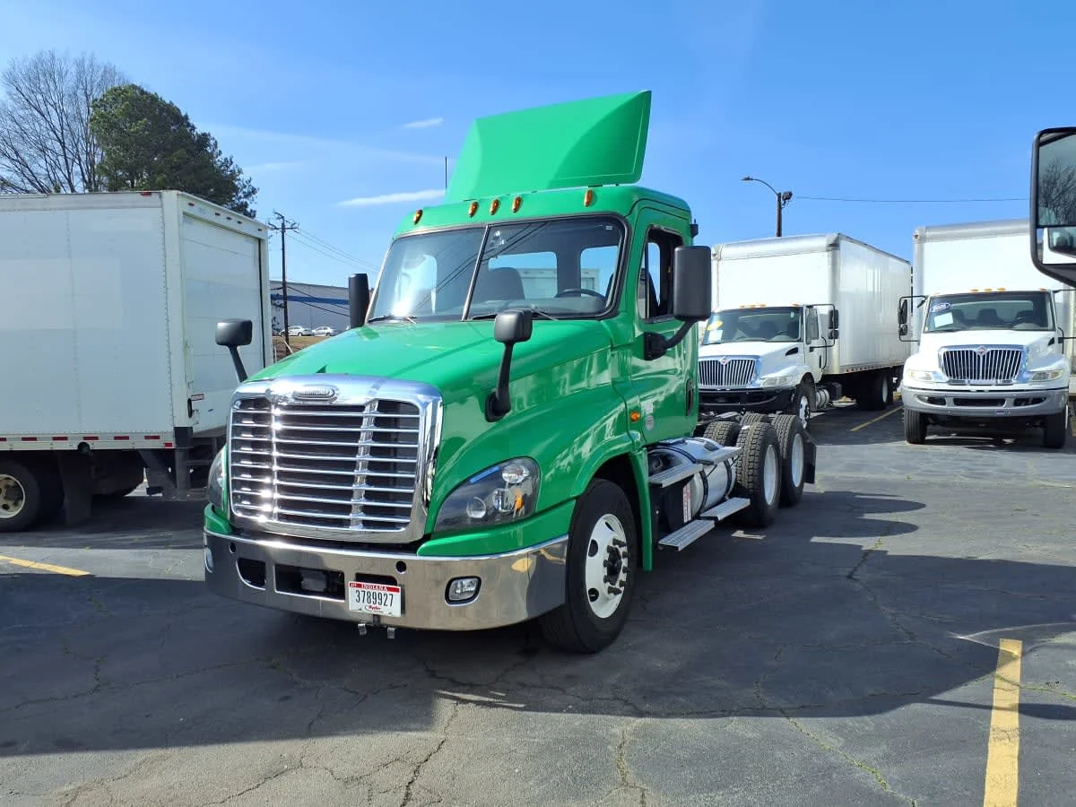 2020 Freightliner Cascadia in Doraville, GA — photo 3