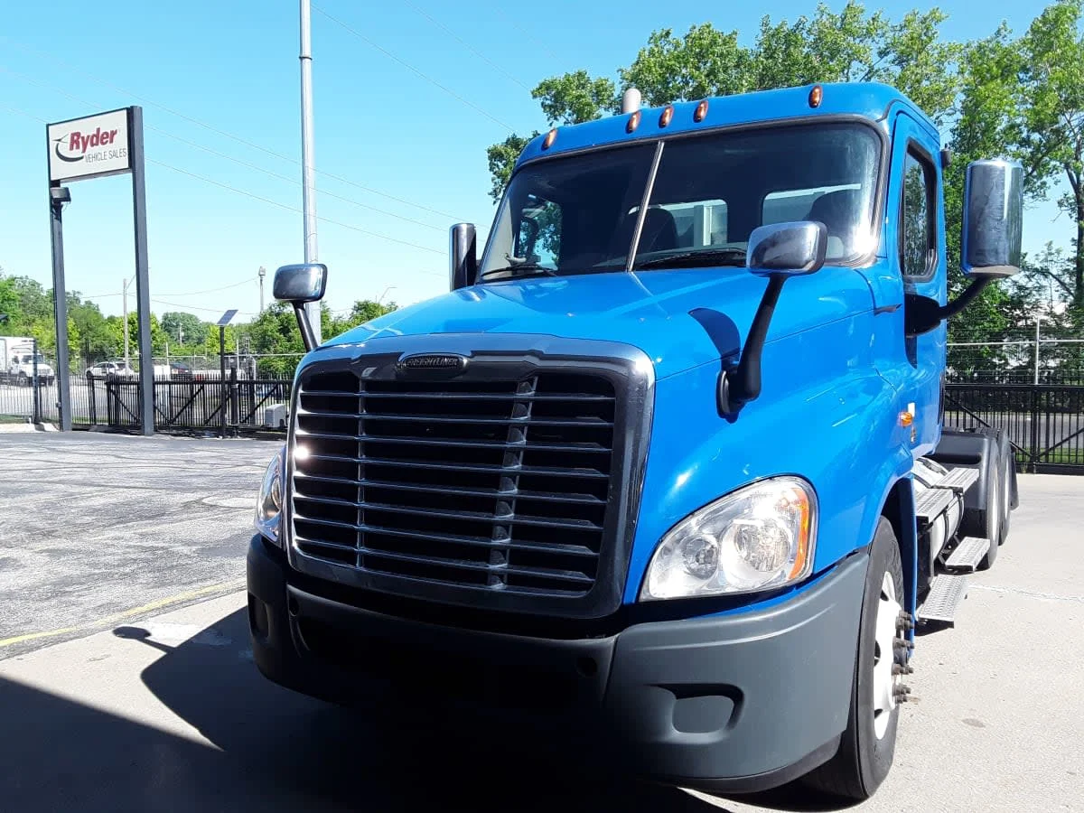 2020 Freightliner Cascadia in Kansas City, MO