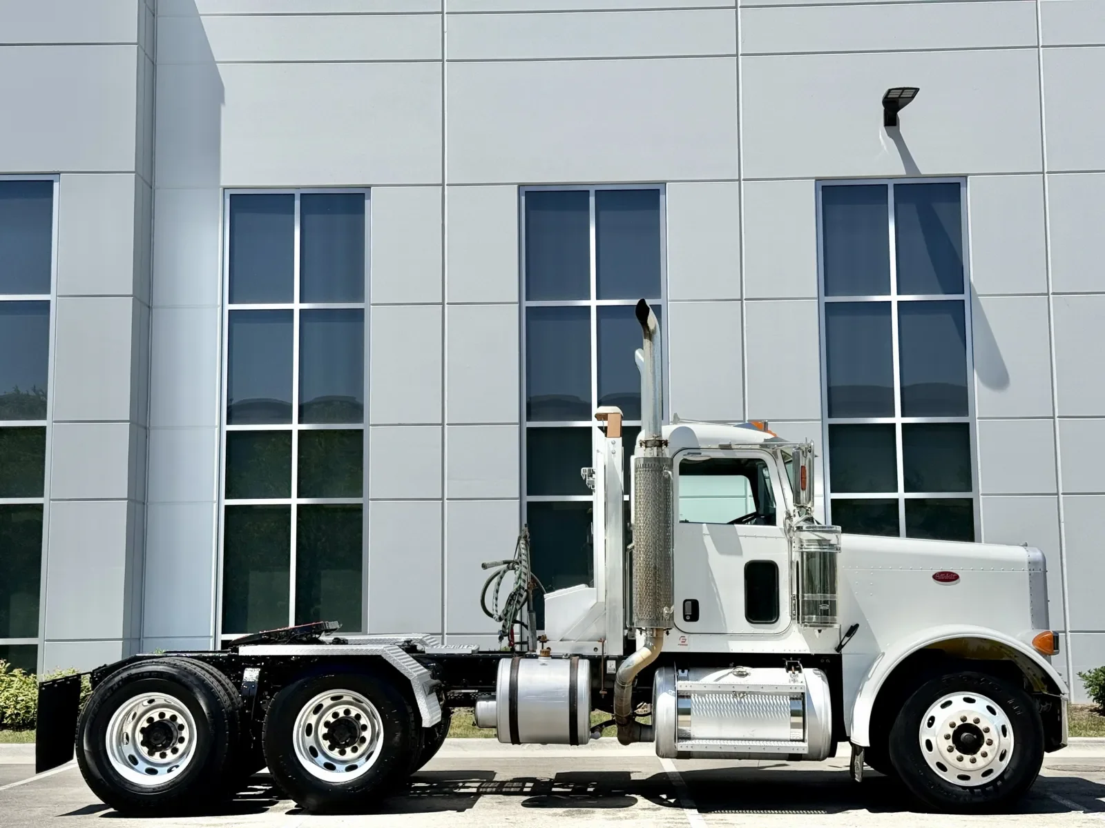 2006 Peterbilt 379 in New Lenox, IL — photo 3