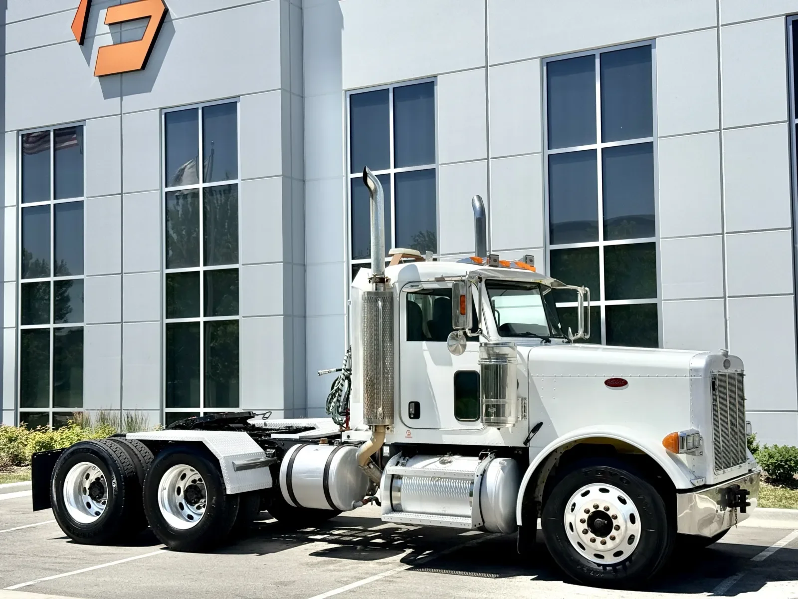 2006 Peterbilt 379 in New Lenox, IL — photo 2