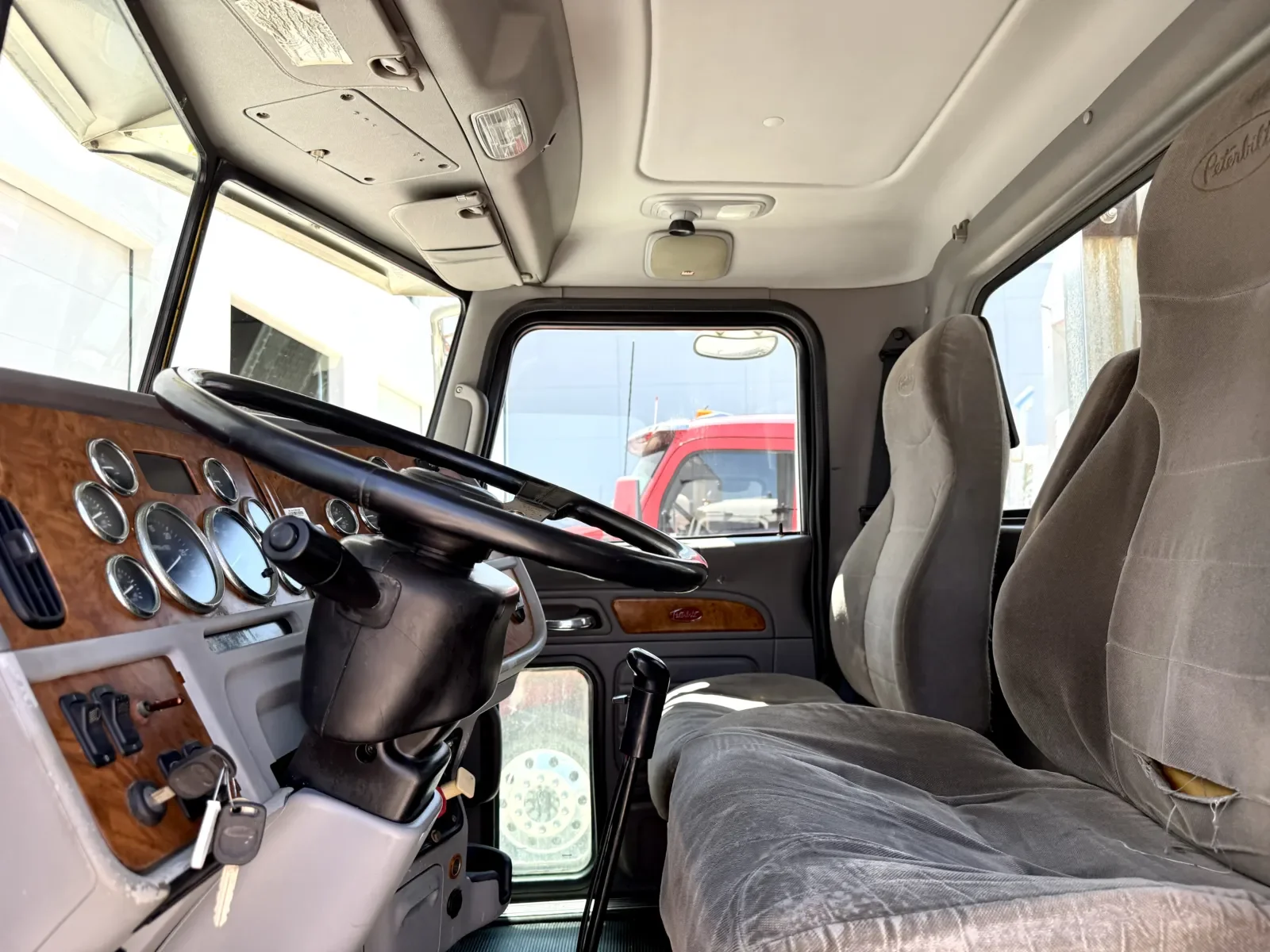 2006 Peterbilt 379 in New Lenox, IL — photo 14