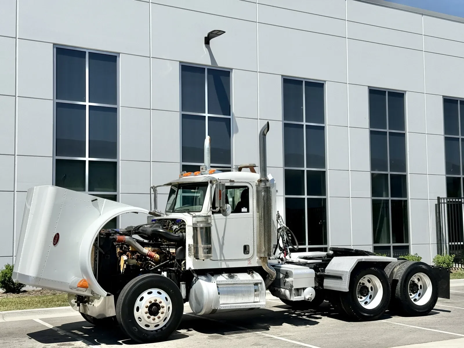 2006 Peterbilt 379 in New Lenox, IL — photo 10