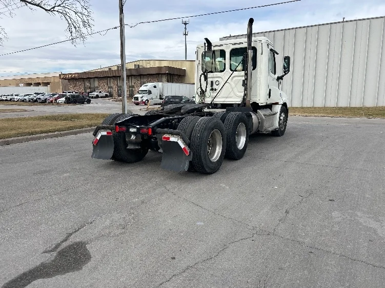 2019 Freightliner Cascadia in Omaha, NE — photo 7