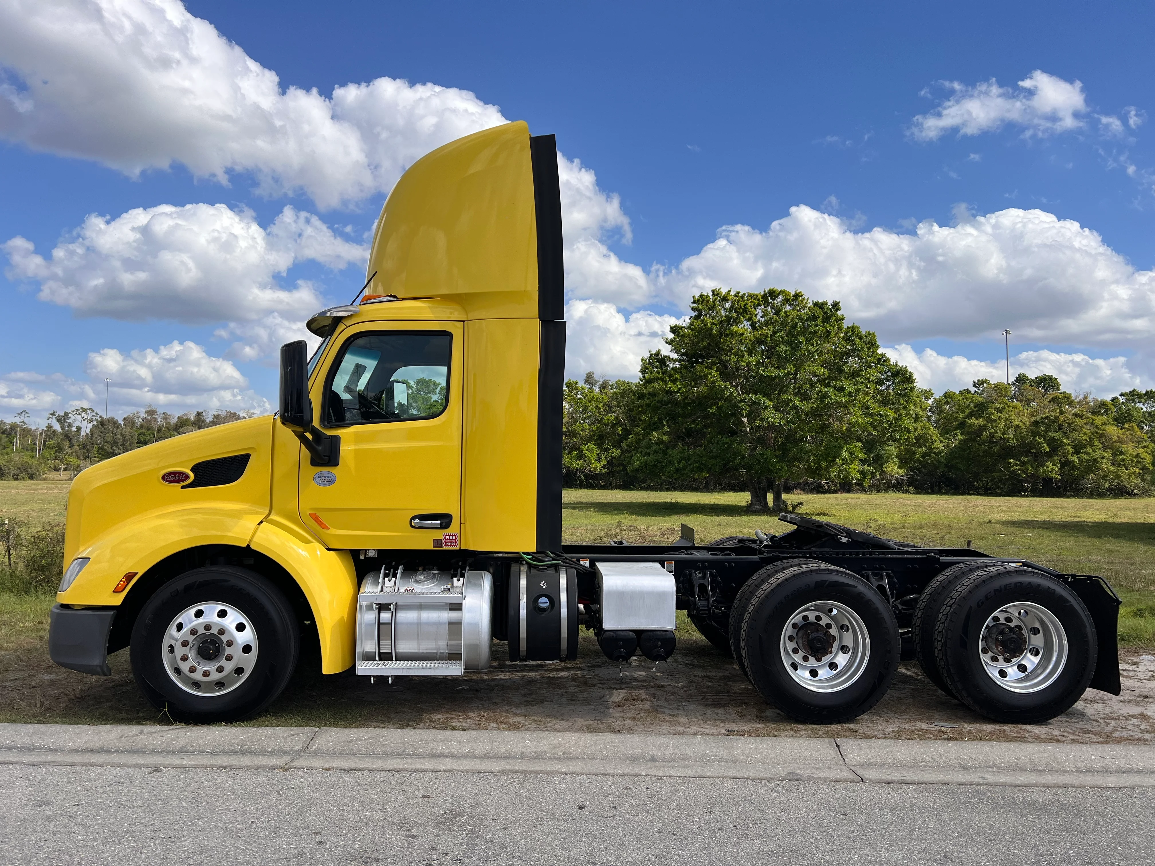 2021 Peterbilt 579 in Fort Pierce, FL — photo 6