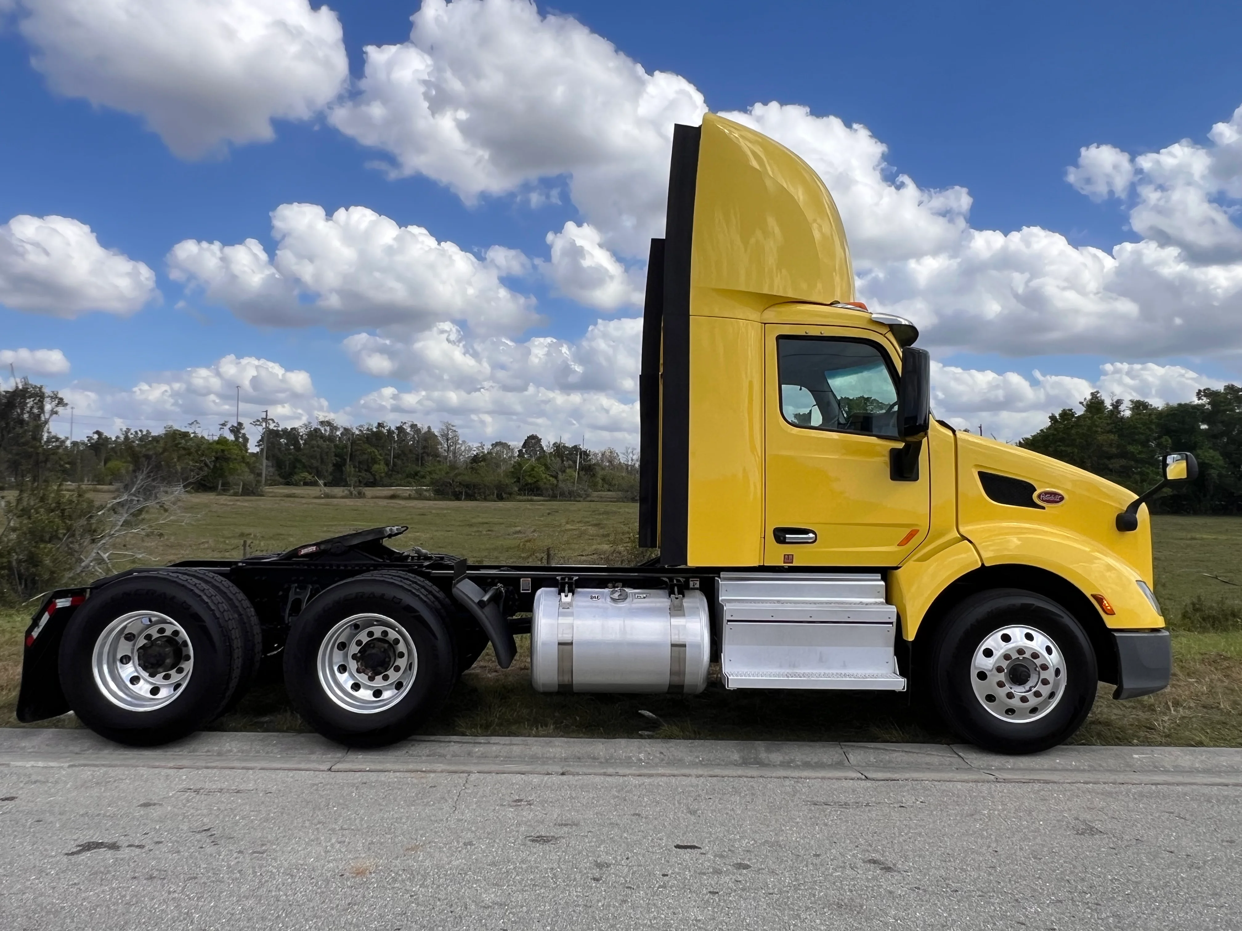 2021 Peterbilt 579 in Fort Pierce, FL — photo 7