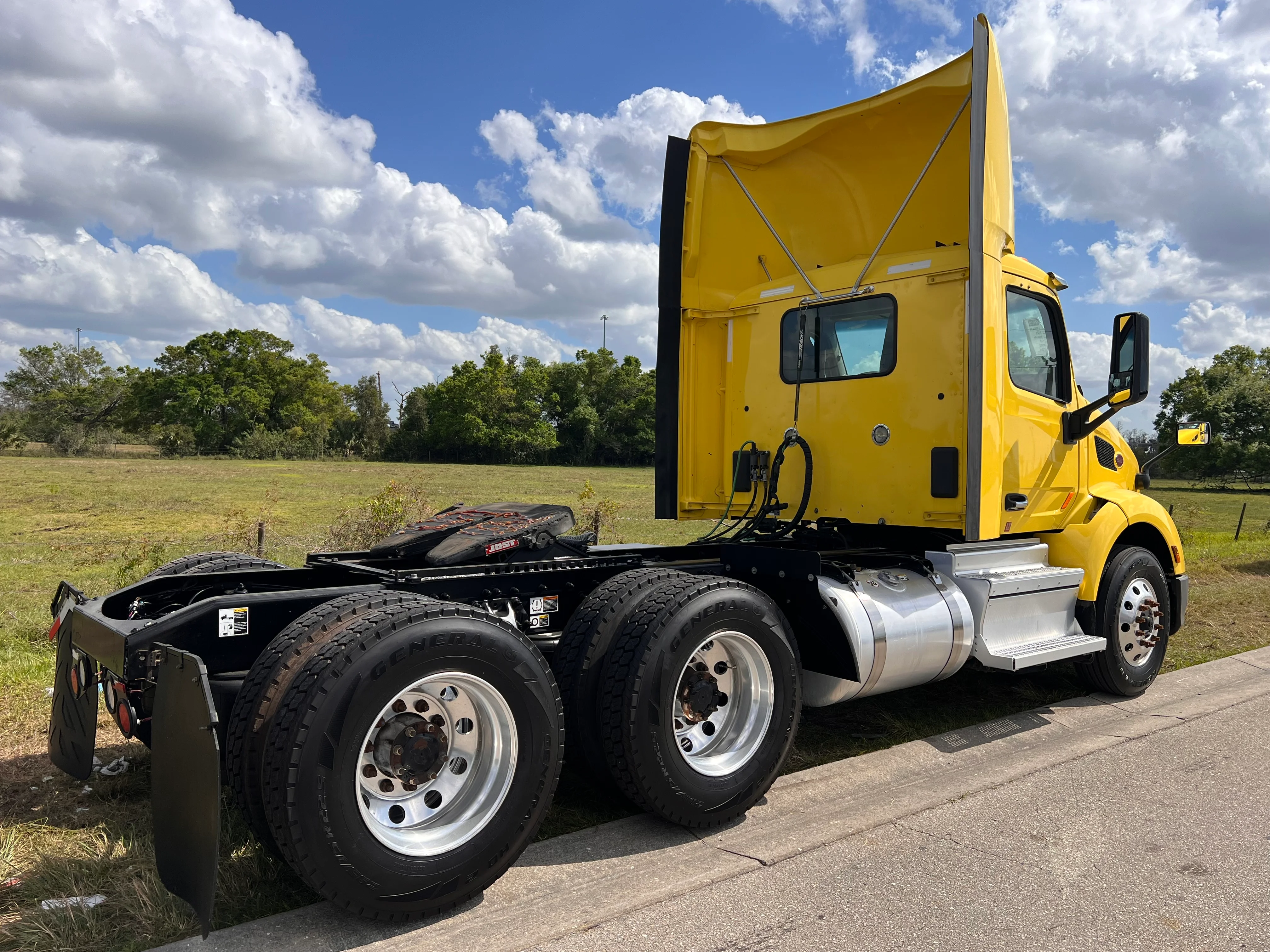 2021 Peterbilt 579 in Fort Pierce, FL — photo 11