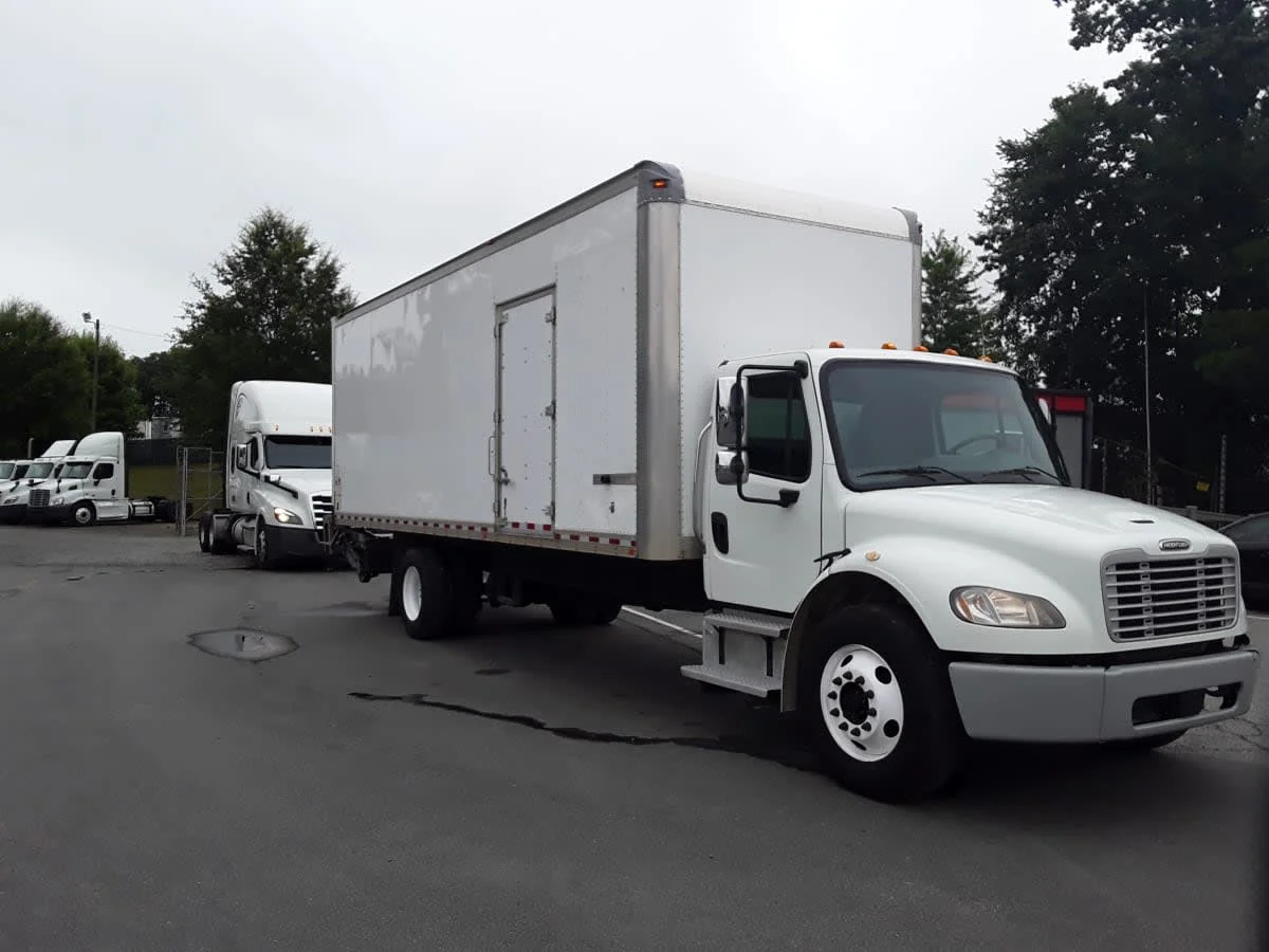2018 Freightliner M2 106 in Charlotte, NC — photo 3
