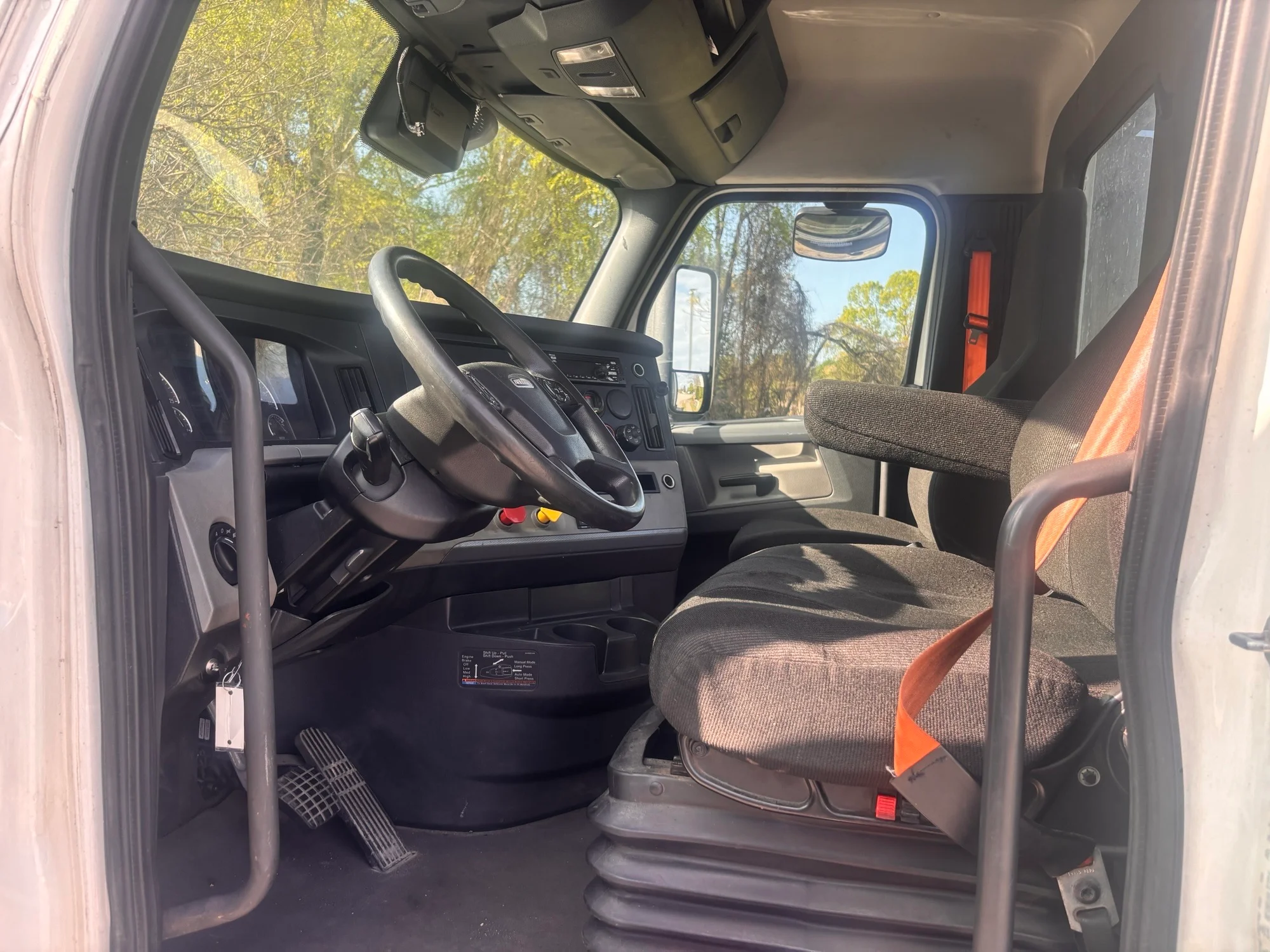 2021 Freightliner Cascadia - image 8