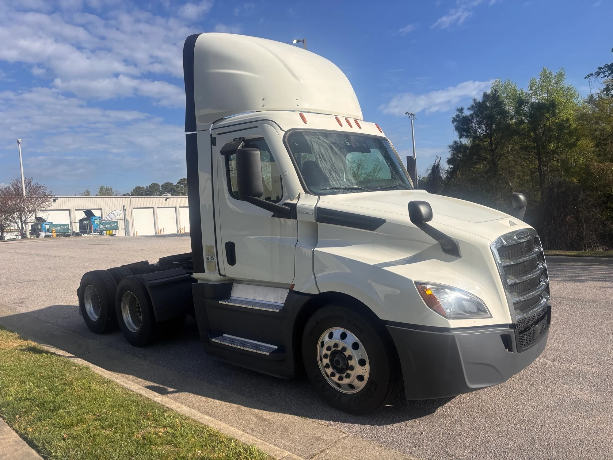 2021 Freightliner Cascadia - image 7