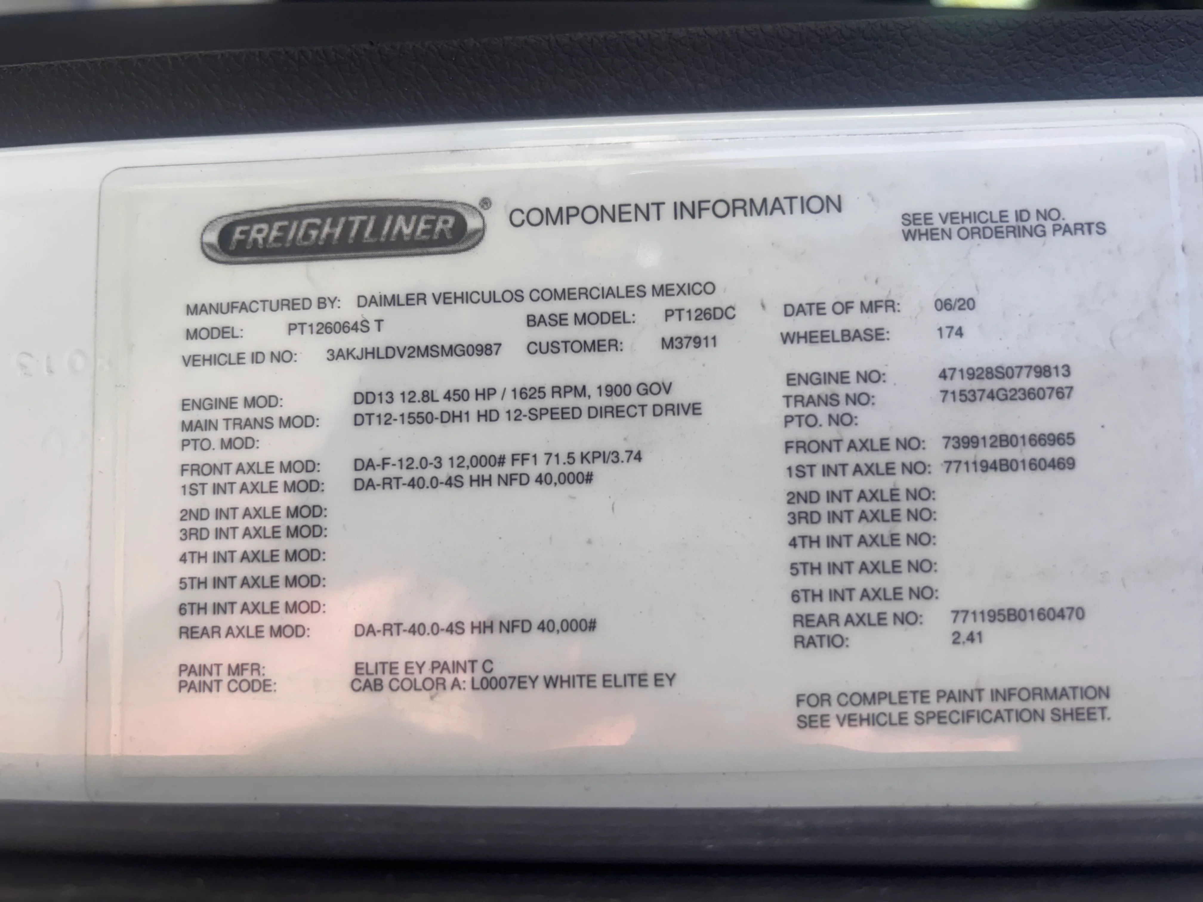 2021 Freightliner Cascadia - image 13