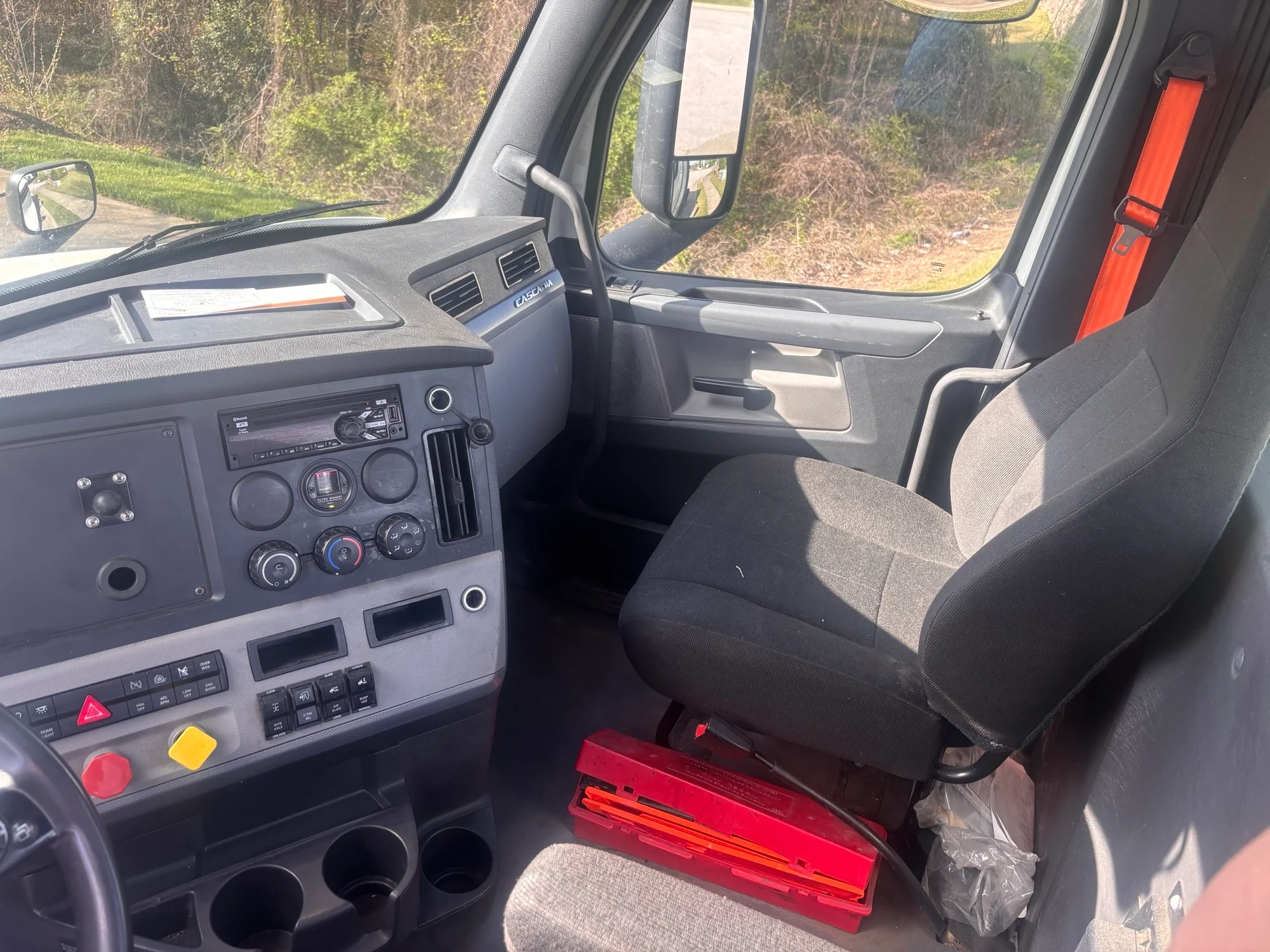 2021 Freightliner Cascadia - image 10