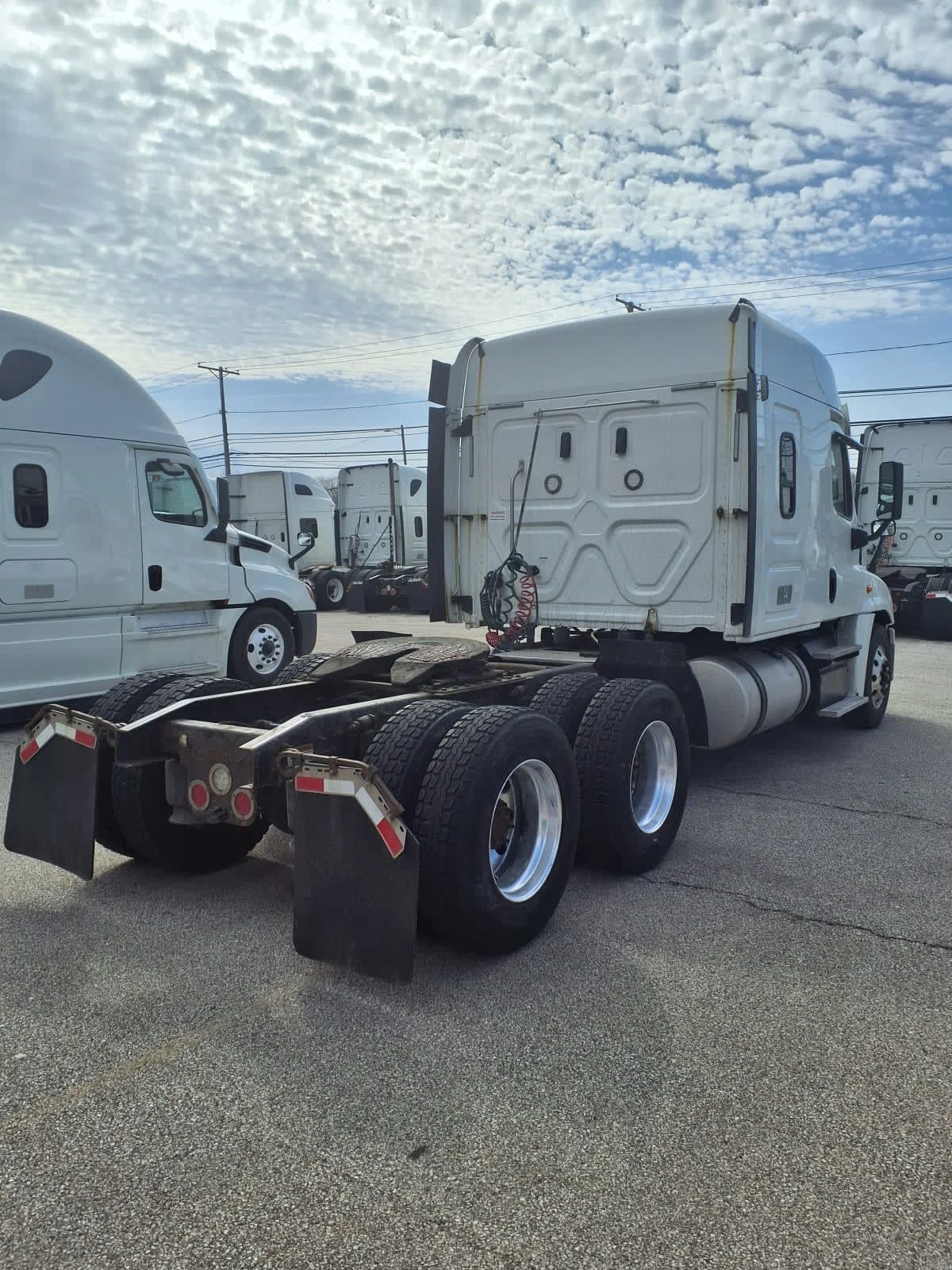 2018 Freightliner Cascadia in Cleveland, OH — photo 4