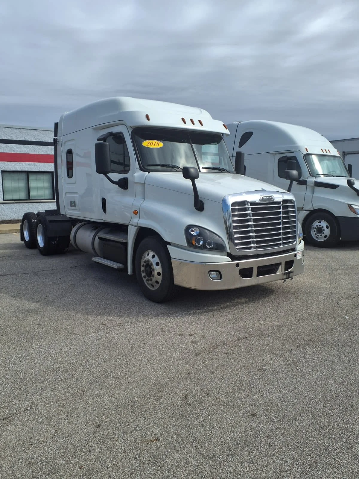 2018 Freightliner Cascadia in Cleveland, OH — photo 3