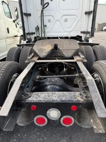 2023 Freightliner Cascadia - image 17