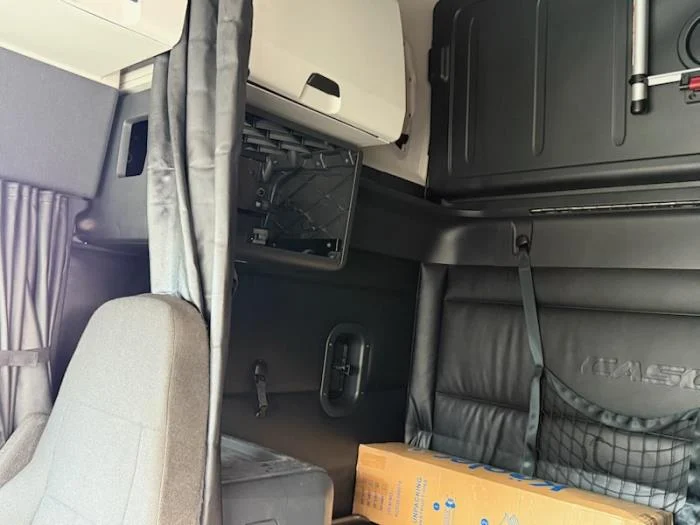 2023 Freightliner Cascadia - image 14