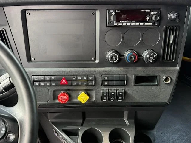 2023 Freightliner Cascadia - image 12