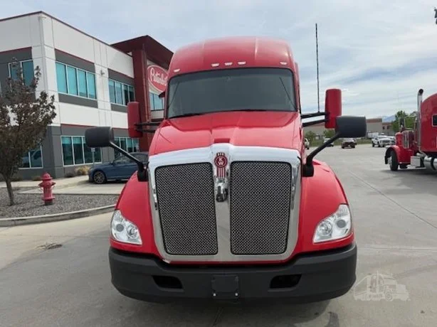 2022 Kenworth T680 - image 2