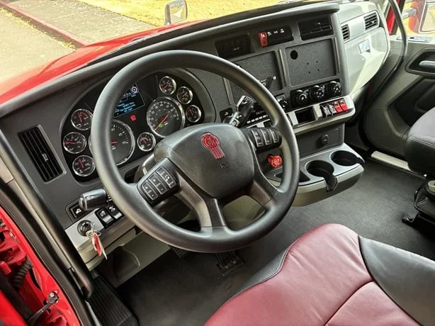 2022 Kenworth T680 in Portland, OR — photo 10