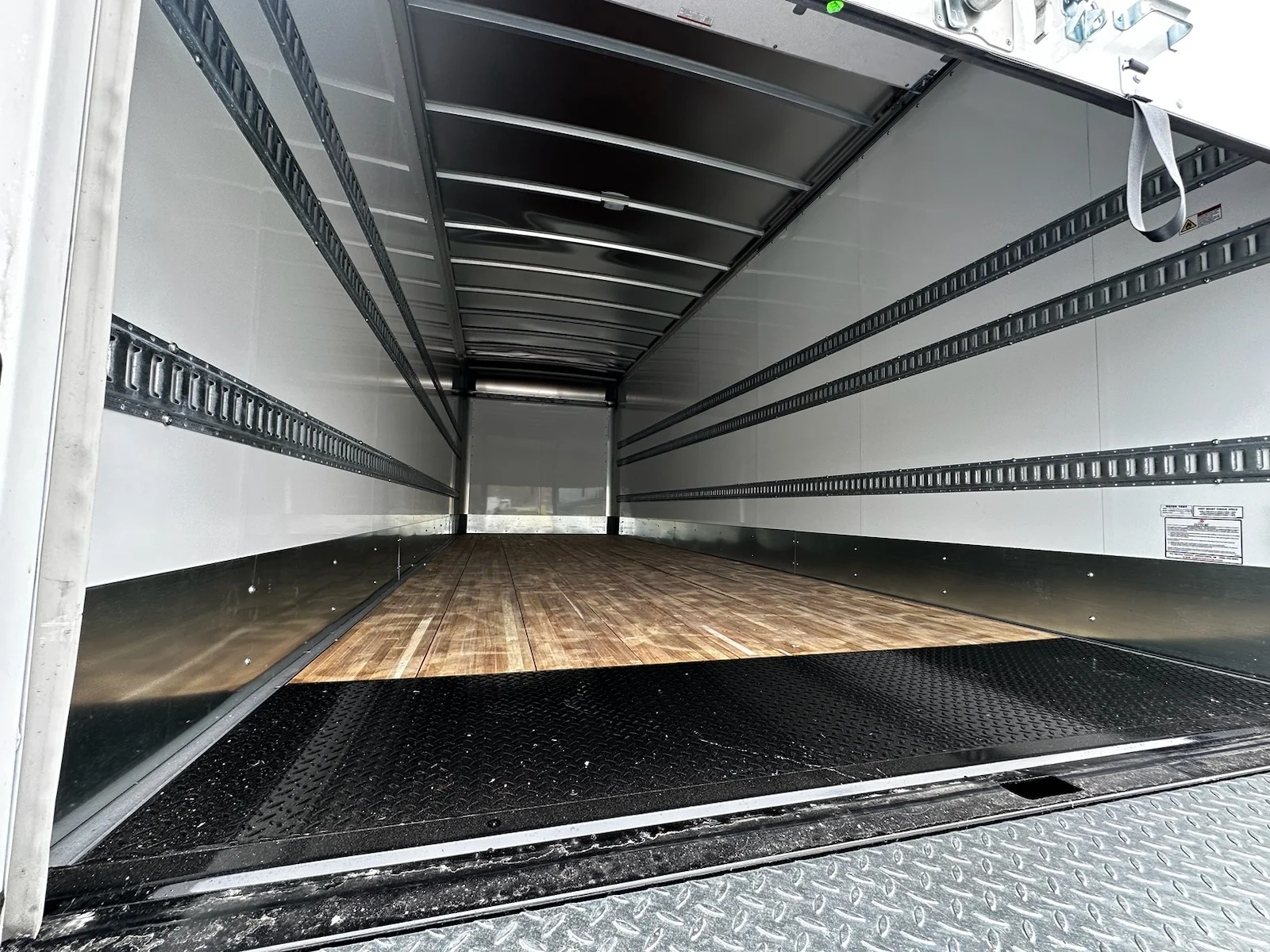 2025 Peterbilt 220EV - image 4