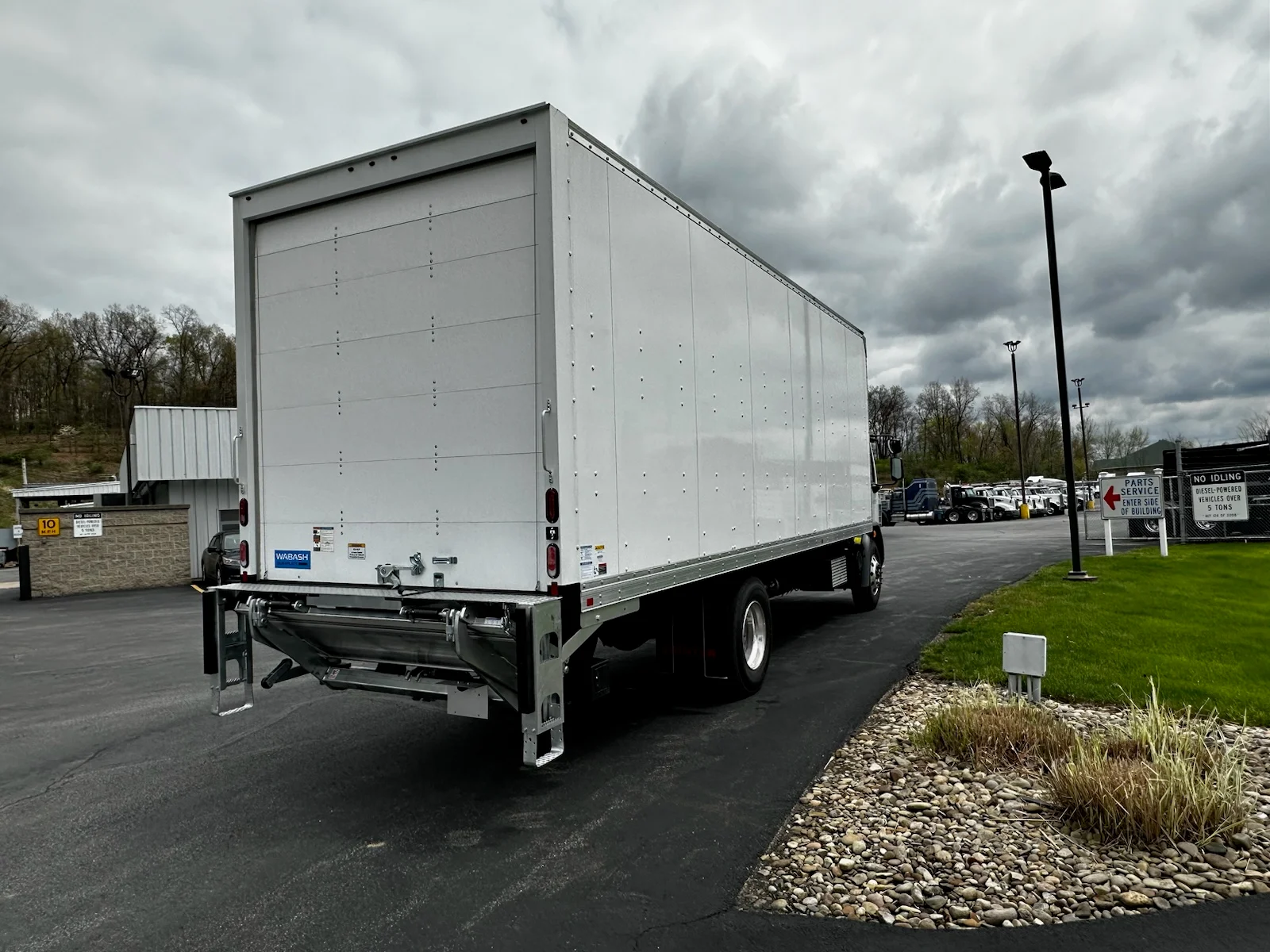 2025 Peterbilt 220EV - image 7