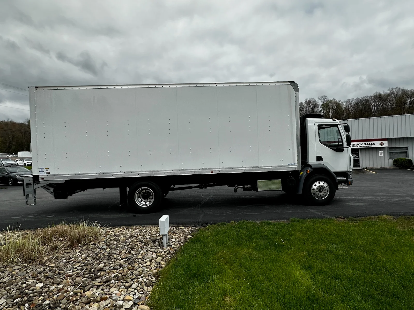 2025 Peterbilt 220EV - image 10