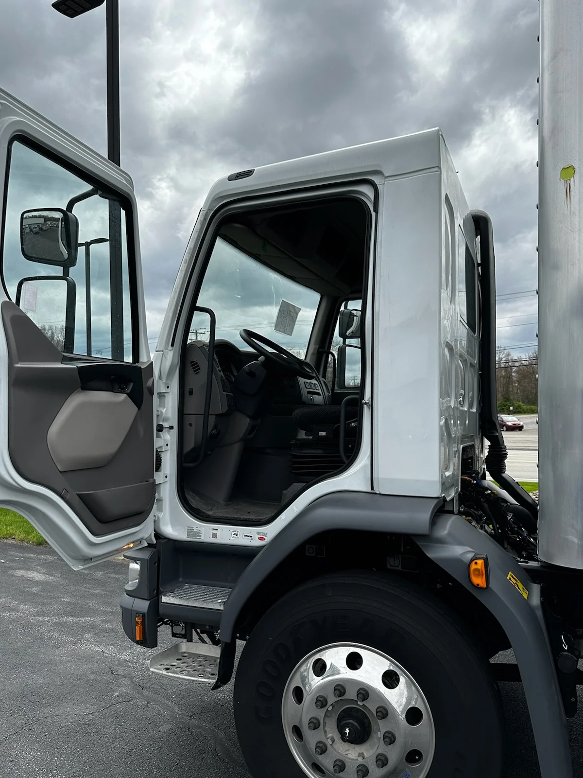 2025 Peterbilt 220EV in Butler, PA — photo 13