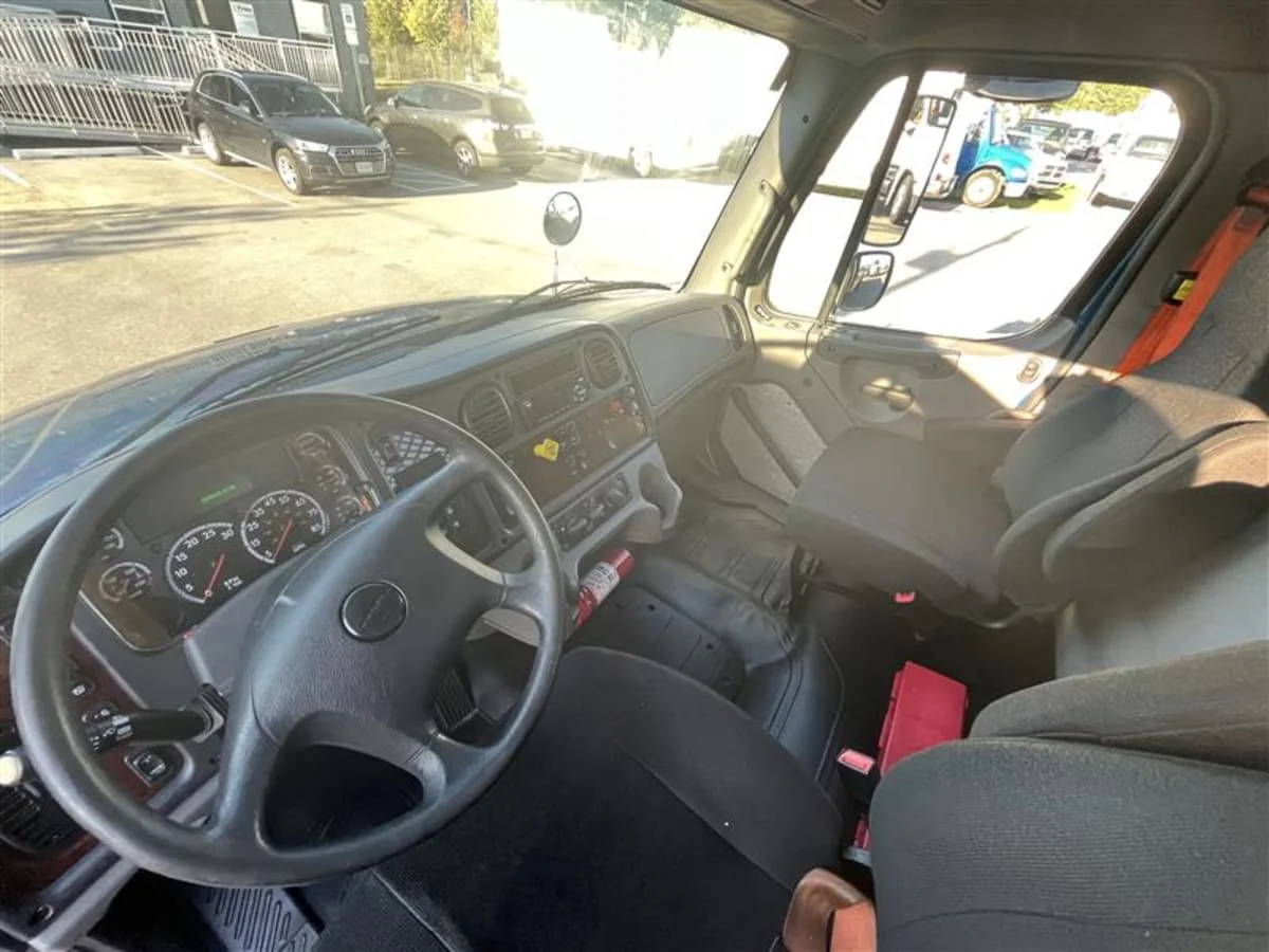 2019 Freightliner M2 106 - image 7