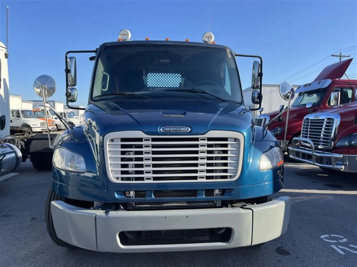 2019 Freightliner M2 106 - image 2